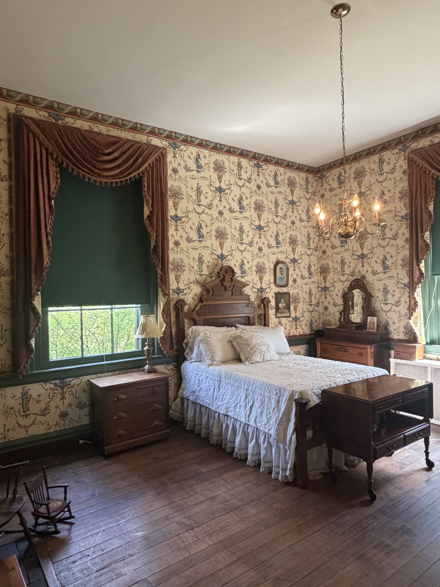 Original wood floorboards in Carrie’s room at Ridgeway